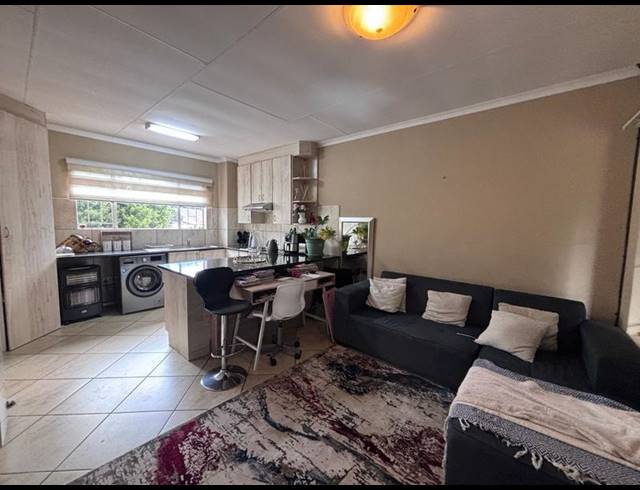 2 BEDROOM APARTMENT FOR SALE IN FLORIDA GLEN